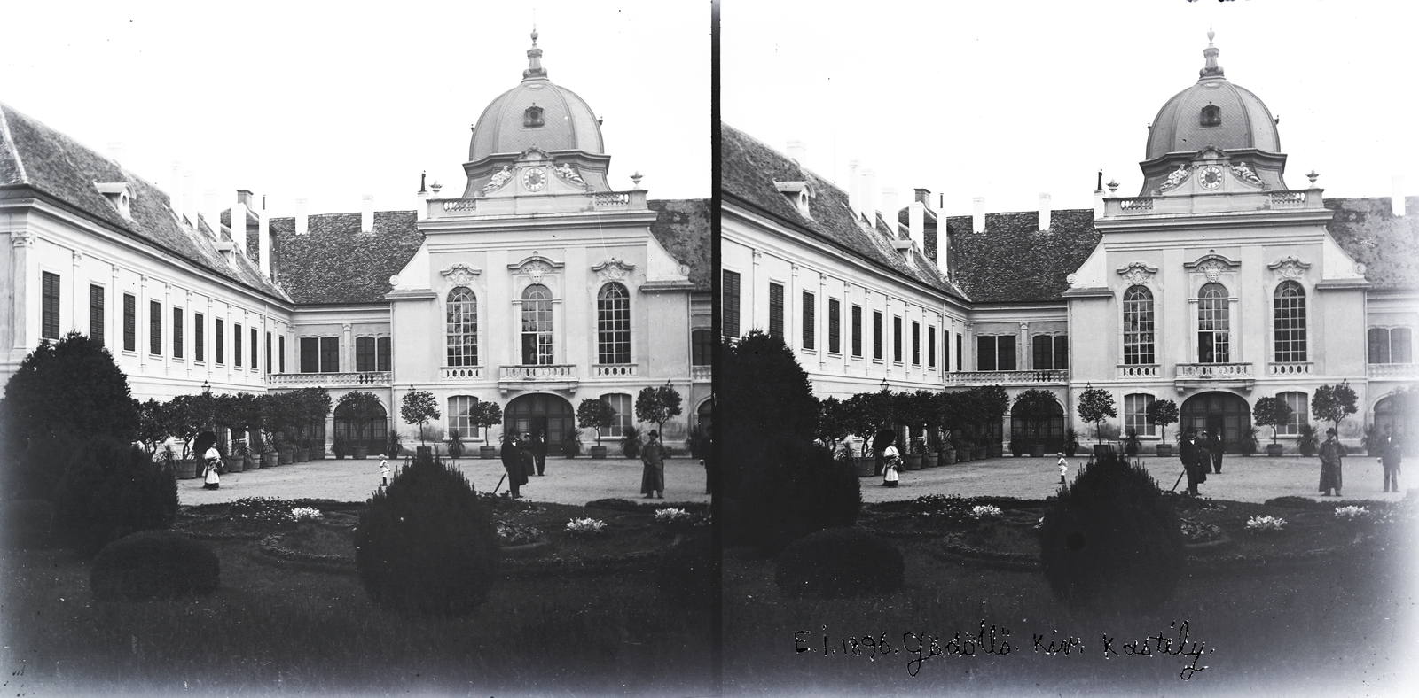 Gödöllői Királyi Kastély, főépület a belső udvar felől nézvel. A felvétel 1896-ban készült.